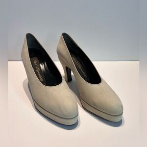 Karl Lagerfeld Off White Suede Pumps